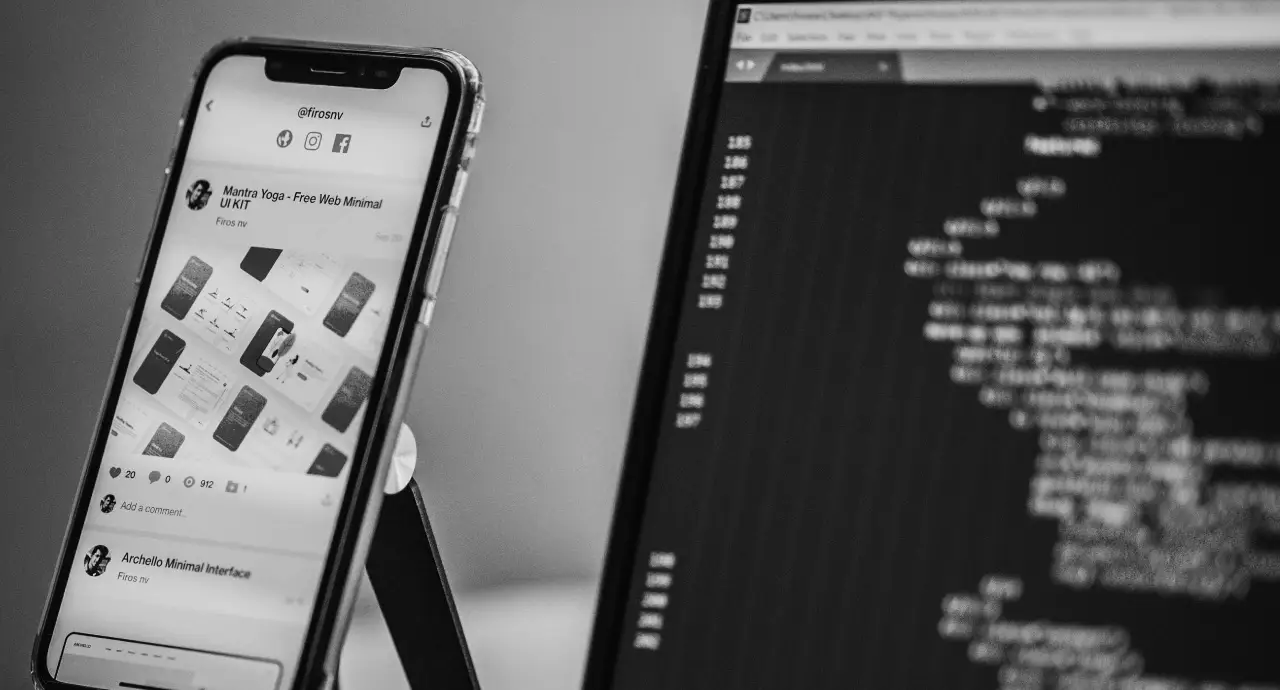 スマートフォンとパソコンの画面