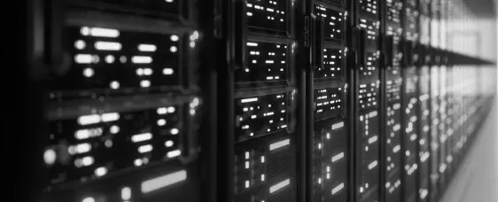 壁一面に並ぶサーバー